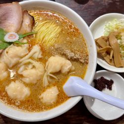 海老ワンタンそば　ピリ辛担々味