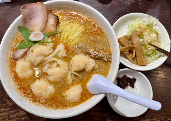 「海老ワンタンそば　ピリ辛担々味」@あんくるていの写真