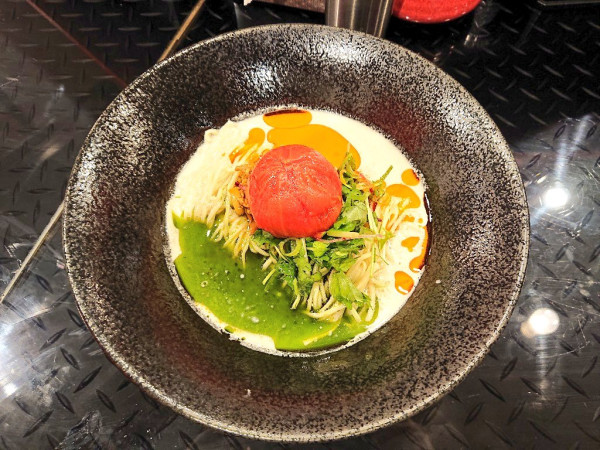 「【限定】ミックスナッツ担々麺まるごとトマト」@トーキョーニューミクスチャーヌードル 八咫烏 CHIKARABOの写真