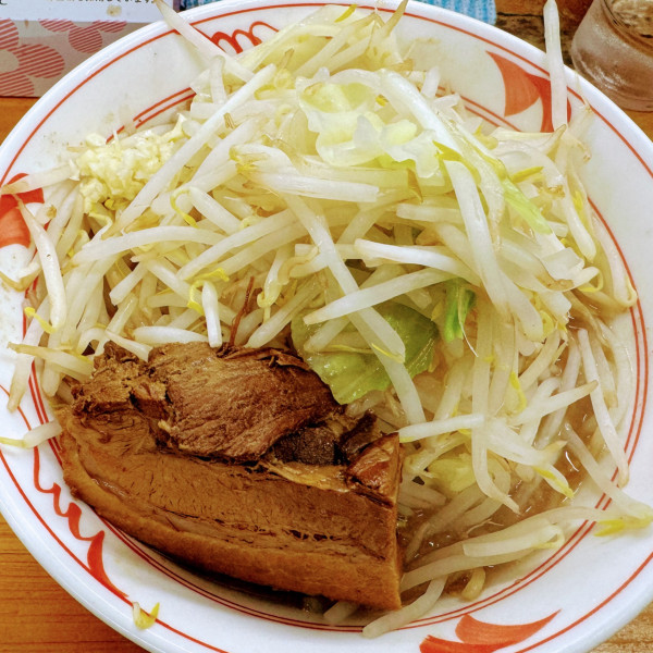 「ラーメン 並（ニンニク少•ヤサイ•アブラ普通） 890円」@ラーメン 龍郎の写真