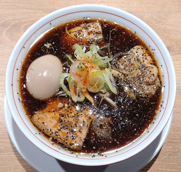 「東京ブラック＋味玉」@R+の写真