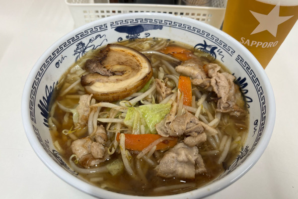 「野菜炒めラーメン+チャーシュー」@もりのや 川口オートレース場店の写真