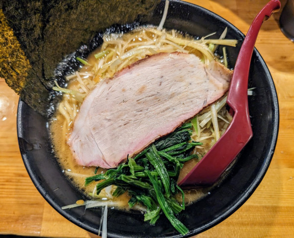 「しなしなネギラーメン1050円」@横浜家系ラーメン 宗八 柏本店の写真
