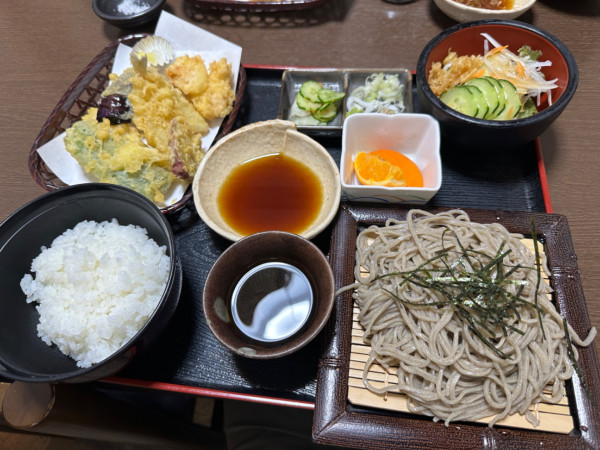 「ざるそば定食1,250円」@手打うどん そば 温石の写真