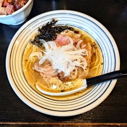 塩煮干しそば+炙り肉玉丼