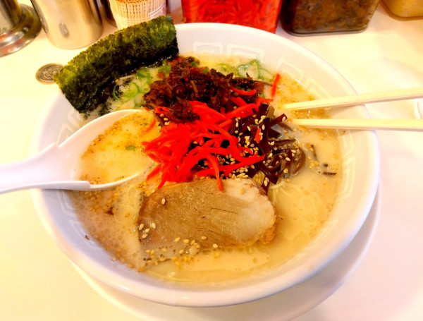 「らーめん」@博多天神 新宿東口駅前店の写真