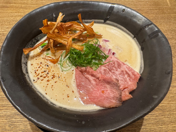 「白トリュフ香る和牛ローストビーフのせ鶏白湯ラーメン」@MENSHO SAN FRANCISCOの写真
