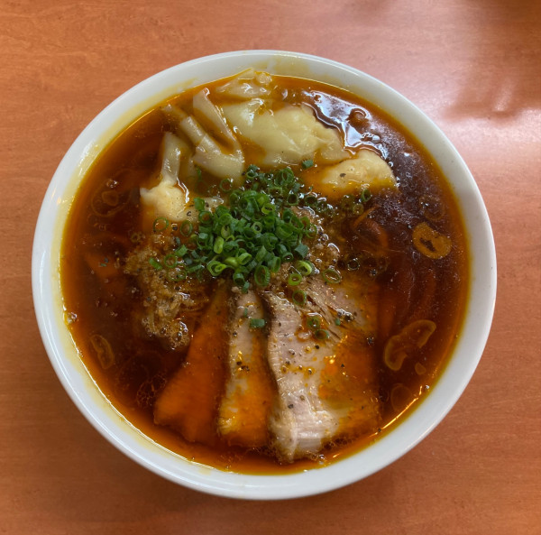 「海老ワンタンメン 辛口　1150円」@日陰の写真