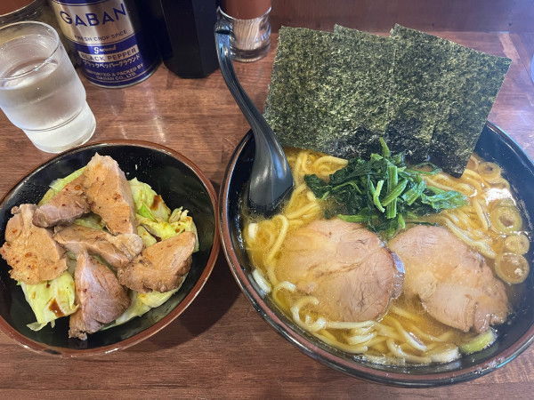 「キャベチャーラーメン中固め1130円」@横浜家系 まるに家の写真