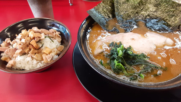「ラーメン　半チャーシューまぶし」@柏 王道家の写真