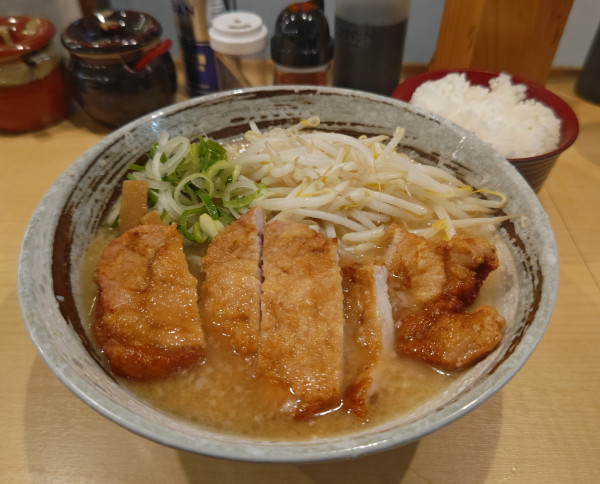 「パーコーめん+ライス」@こってり脂らーめん きたろうの写真