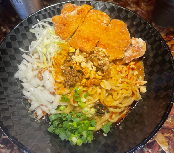 「パイコー汁無し坦々麺大盛」@四川担々麺 ななつぼし 新橋店の写真