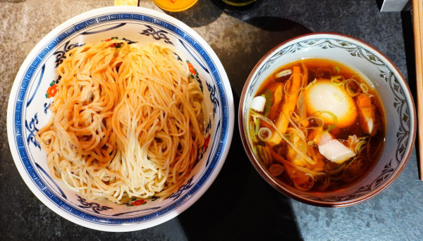 「昆布水合盛つけ麺＋味玉＋黒ラベル小瓶」@駄目な隣人の写真