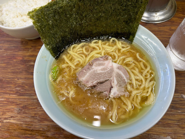 「ラーメン1000円＋海苔増し100円＋ライス200円」@まこと家の写真