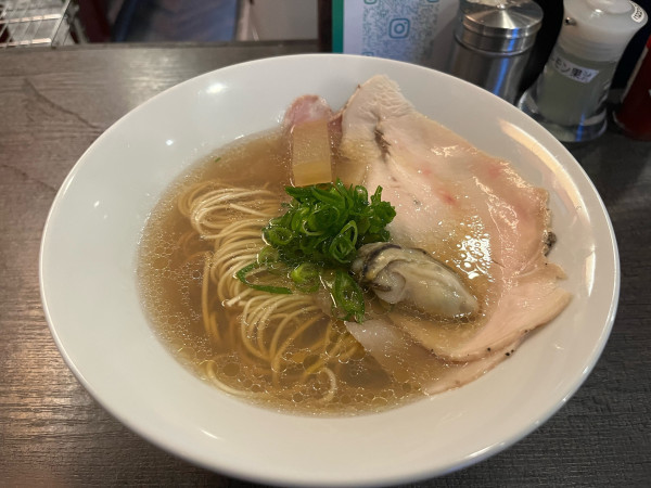「牡蠣しじみらーめん」@自家製麺 牡蠣工房 Uguisuの写真