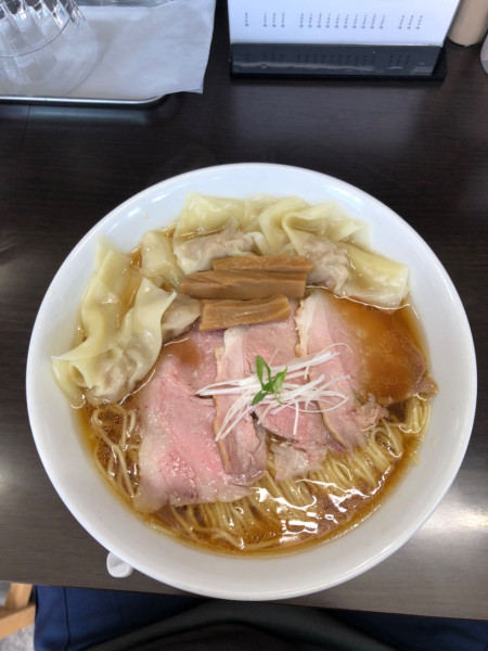 「醤油そば大盛、ワンタン2、豚ももチャーシュー」@中華そば 裏慶の写真