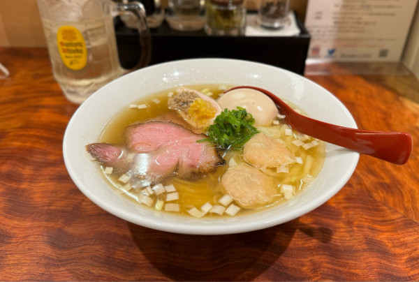 「特製塩そば ¥1300」@三馬路 東京店の写真