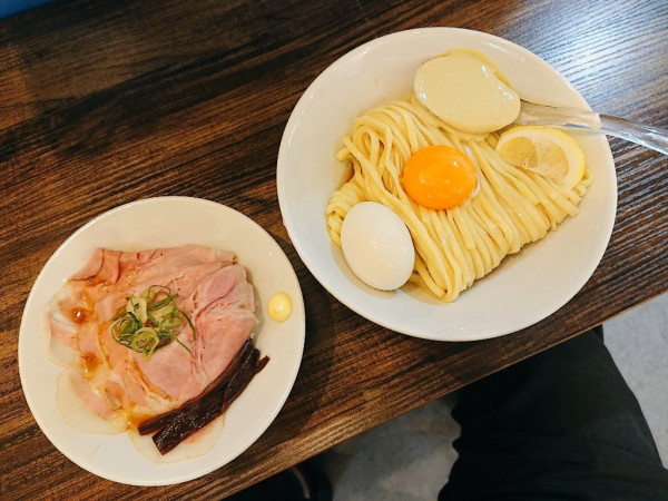 「牡蠣バター麺(KBM)、味玉、肉丼」@むかん 初台の写真