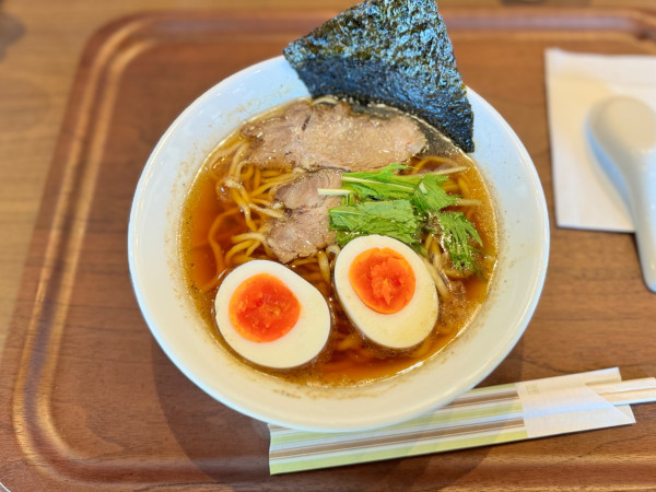 「極しょうゆラーメン990円」@麺ダイニングたかなわの写真