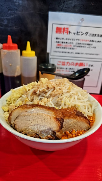 「ラーメン(小)豚増し1枚生姜」@鷹の目 大宮店の写真
