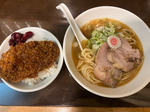 「ラーメン1200円+セットかつ丼500円」@らーめん紬麦の写真
