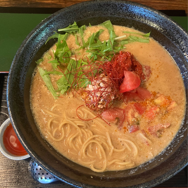 「トマト担々麺1150円」@FOOD TRUCK むべの写真