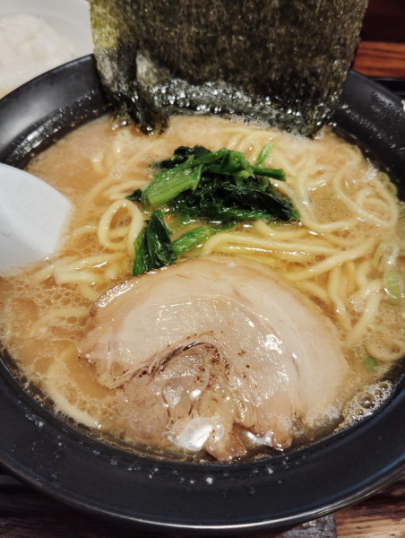 「豚骨ラーメン」@横浜家系ラーメン 道玄家 アトレ新浦安店の写真
