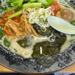 ホルモンメン800円+小松菜100円+ニラ100円+ホルモン丼4