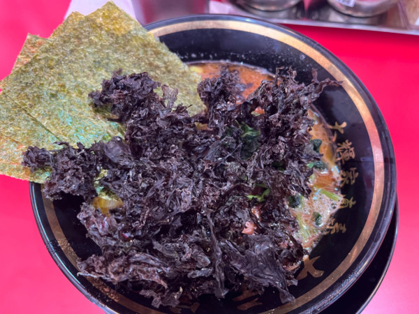 「ラーメン(並)850円＋岩のり200円」@大輝家直系横浜家系ラーメン 大元家の写真