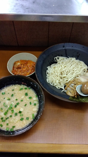 「つけ麺小+単品ホルモン」@屋台ラーメンとんこつ貴生 稔台店の写真