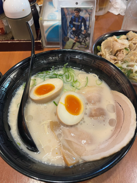 「満腹セット　味玉とんこつラーメン」@すためし 西新宿本店の写真