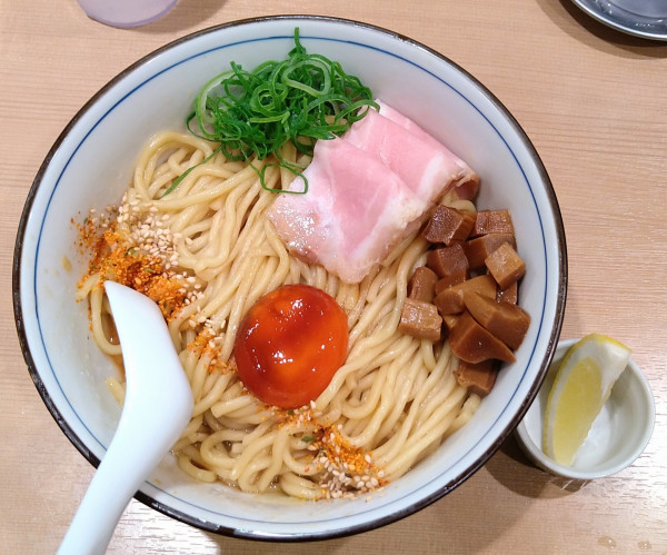 「まぜそば＋追い飯」@らぁ麺 くろ渦の写真