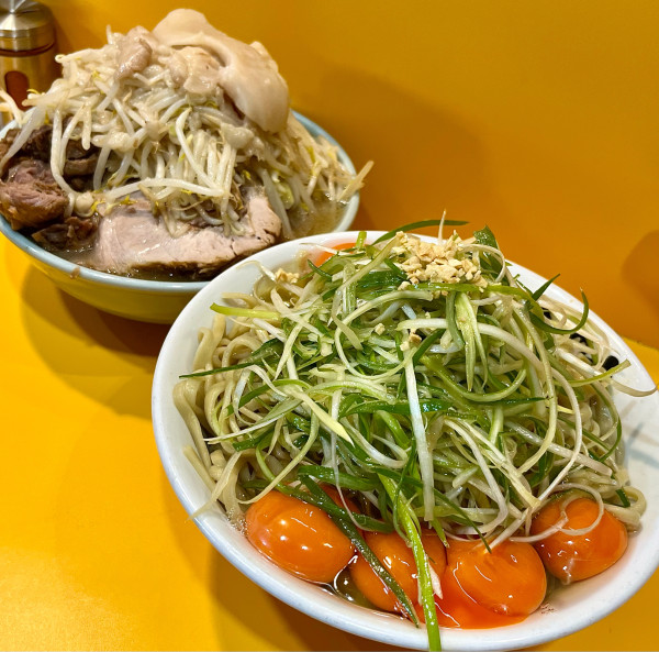 「プチ二郎 (麺はたまごかけ麺に変更)  トドメ玉×2(たまごかけ」@ラーメン二郎 八王子野猿街道店2の写真