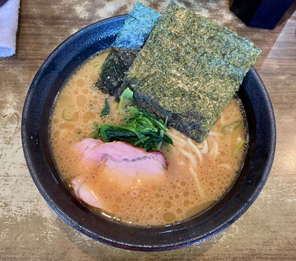 「らーめん　800円」@横浜家系らーめん 天王家 寒川総本店の写真