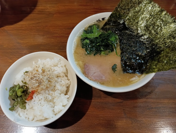 「ミニラーメン+小ライス(¥650+ランチサービス)」@洞くつ家の写真