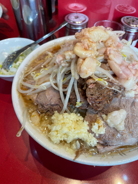 「大ラーメン 白ネギ ニンニクアブラ」@ラーメン二郎 西台駅前店の写真