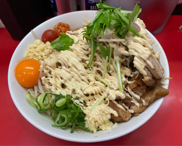 「冷やしまぜそば 豚追加1枚」@用心棒 本号の写真