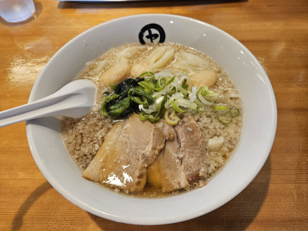 「白のえびわんたんそば」@伊藤商店 山形東根店の写真