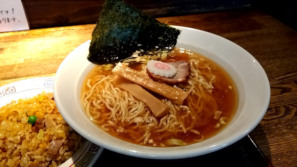 「ラーメン（半チャーハンセット　９７０円）」@中原亭の写真