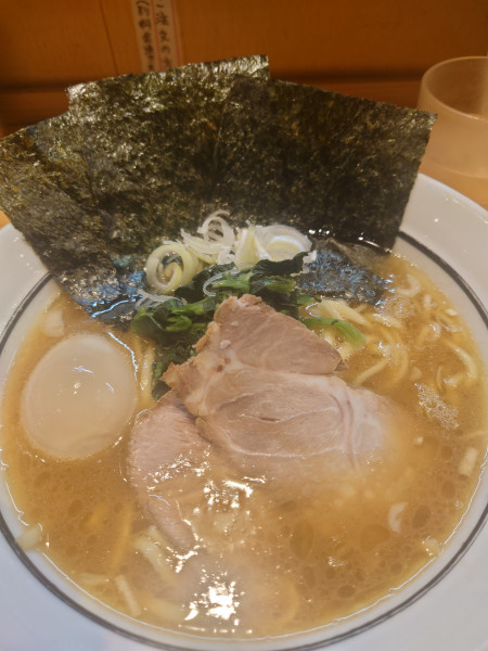 「ラーメン+あじたま」@横浜家系らーめん 黒帯の写真
