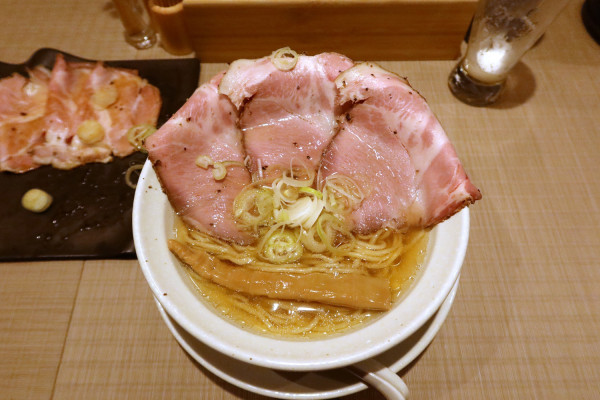 「レアチャーシューらーめん￥８８０」@麺屋優光 名古屋店の写真