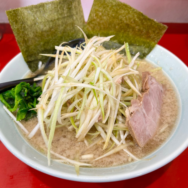 「しょうゆラーメン650円 トッピング ネギ200円」@らーめん北川の写真