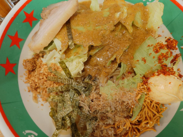 「冷やしまぜそば」@ジャンクガレッジ 志木南口店の写真