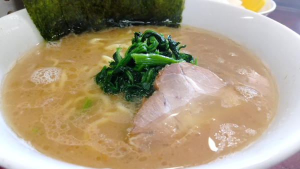 「#醤油とんこつラーメン #並 #800円 #ライス #150円」@甲子家の写真