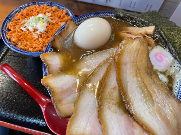 「特製らーめん＋さけご飯（1500円）」@さんのじの写真