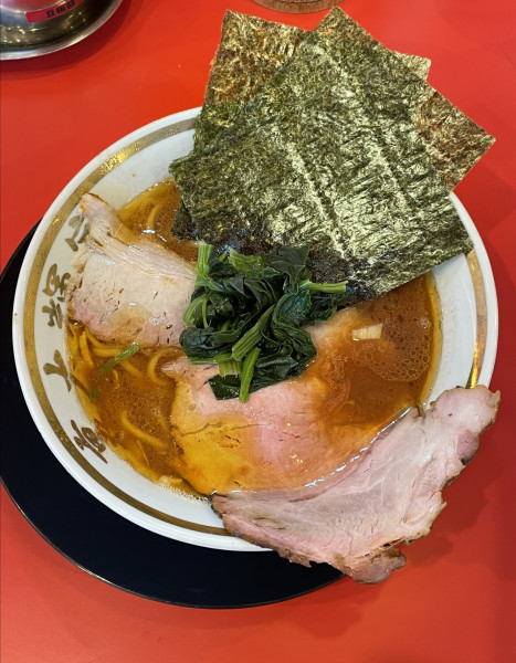「ラーメン（並）850円（油オオメ）」@家系ラーメン 裏大輝家 青物横丁店の写真