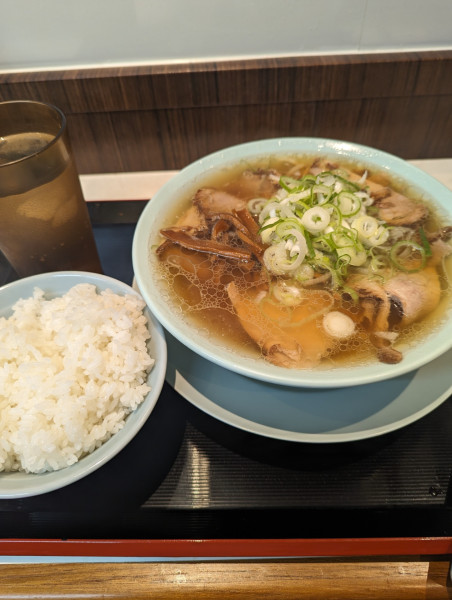 「中華そば+大ライス(無料)」@新橋ニューともちんラーメン 川崎駅前店の写真