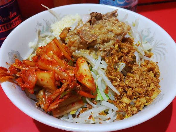 「ミニ 750円（汁なし変更100円）キムチ100円」@ラーメン二郎 千葉店の写真