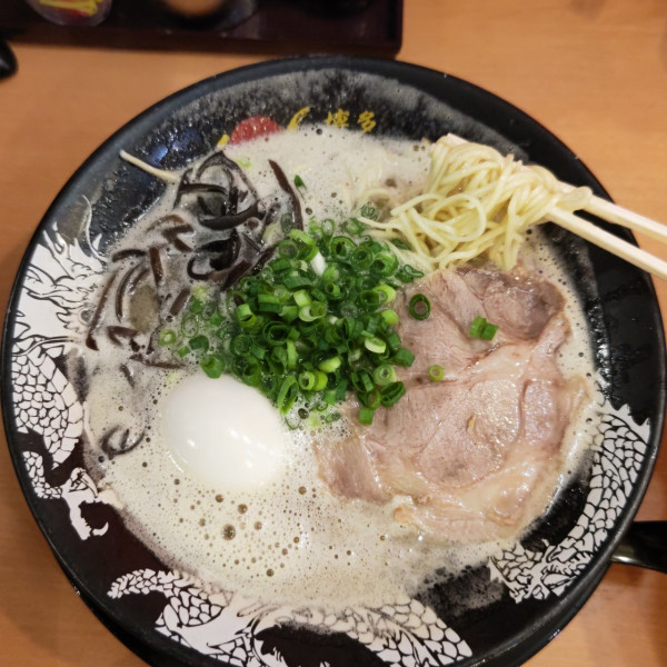 「味玉ラーメン(1020円)」@博多一幸舎 博多デイトス店の写真