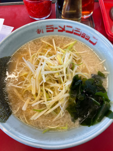 「ネギラーメン中盛」@新ラーメンショップ 狭山本部の写真